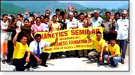 Da Dianetik sehr erfolgreich ist gingen Mitglieder des Zentrum von Nepal dieses Jahr in einem Bus auf Tournee und gaben in vielen Stdten Vortrge und Seminare an Schulen, Gruppen und religise Organisationen. 